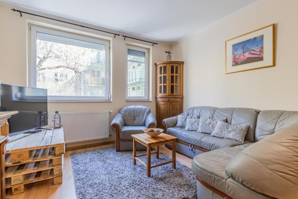 Cosy Pet-friendly flat w balcony @ Orczy Garden view 2