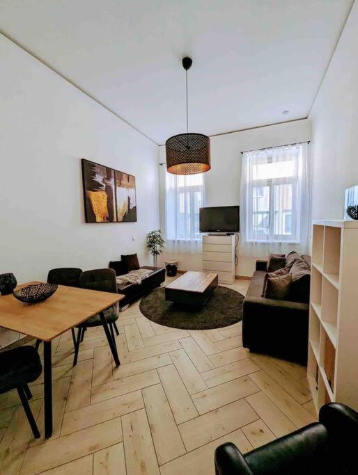 Luxury CityApartment 2