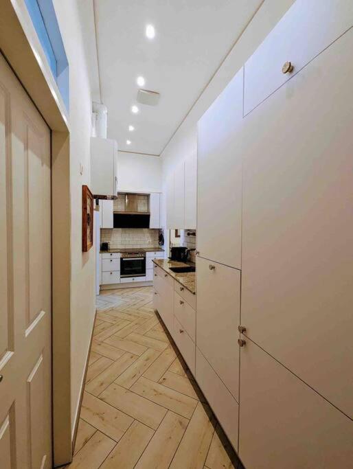 Luxury CityApartment 2