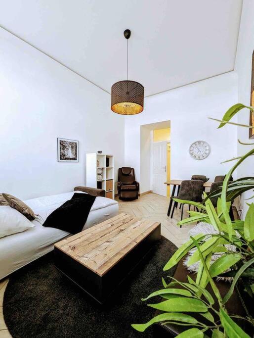 Luxury CityApartment 2