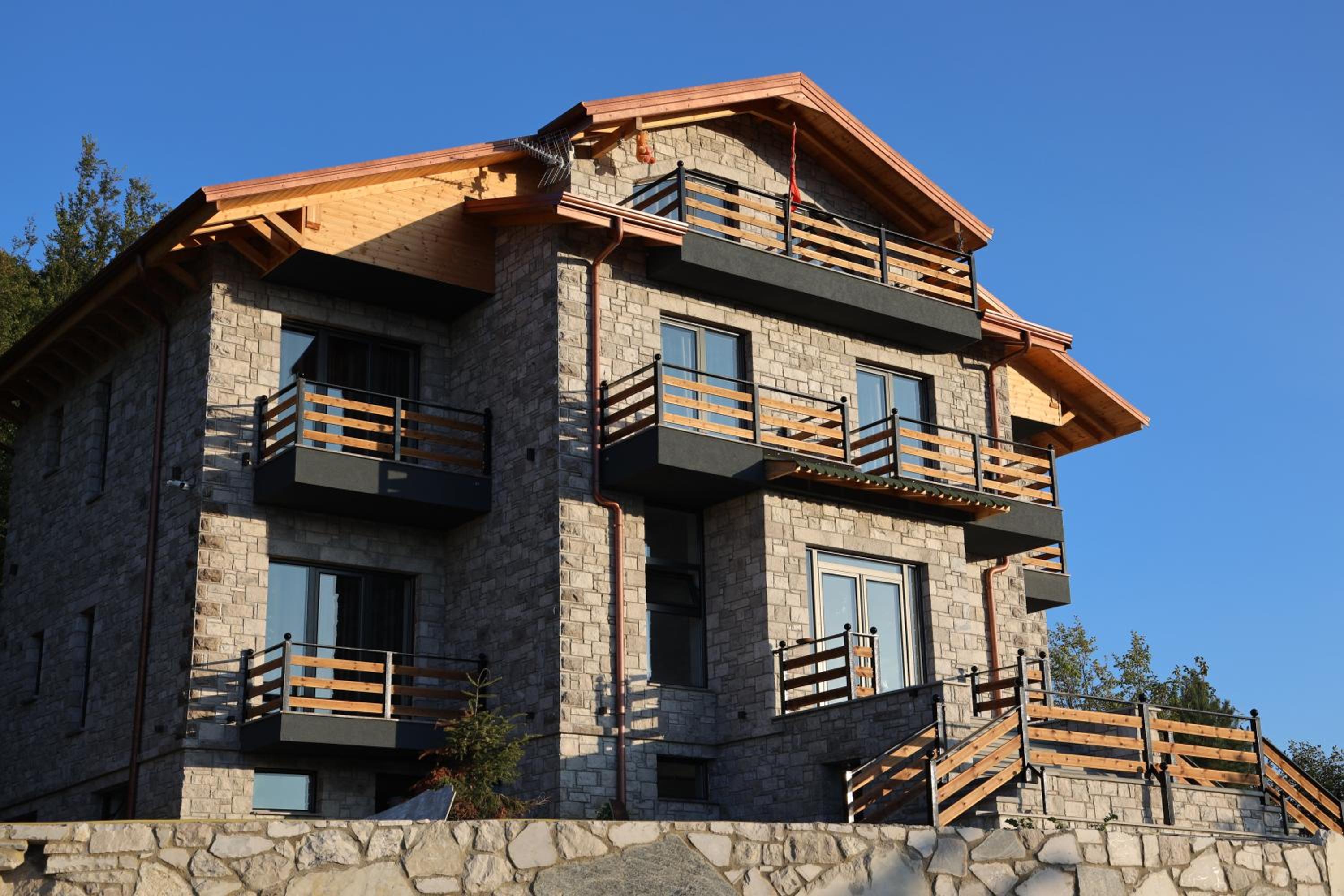 Hotel Sofra Kolonjare - Image 1