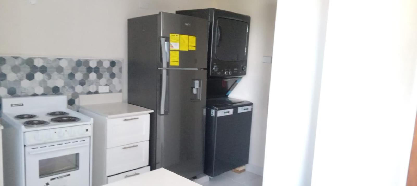 Hastings Towers Studio Apt Opp Sea, Beach, Restaurants & Bars