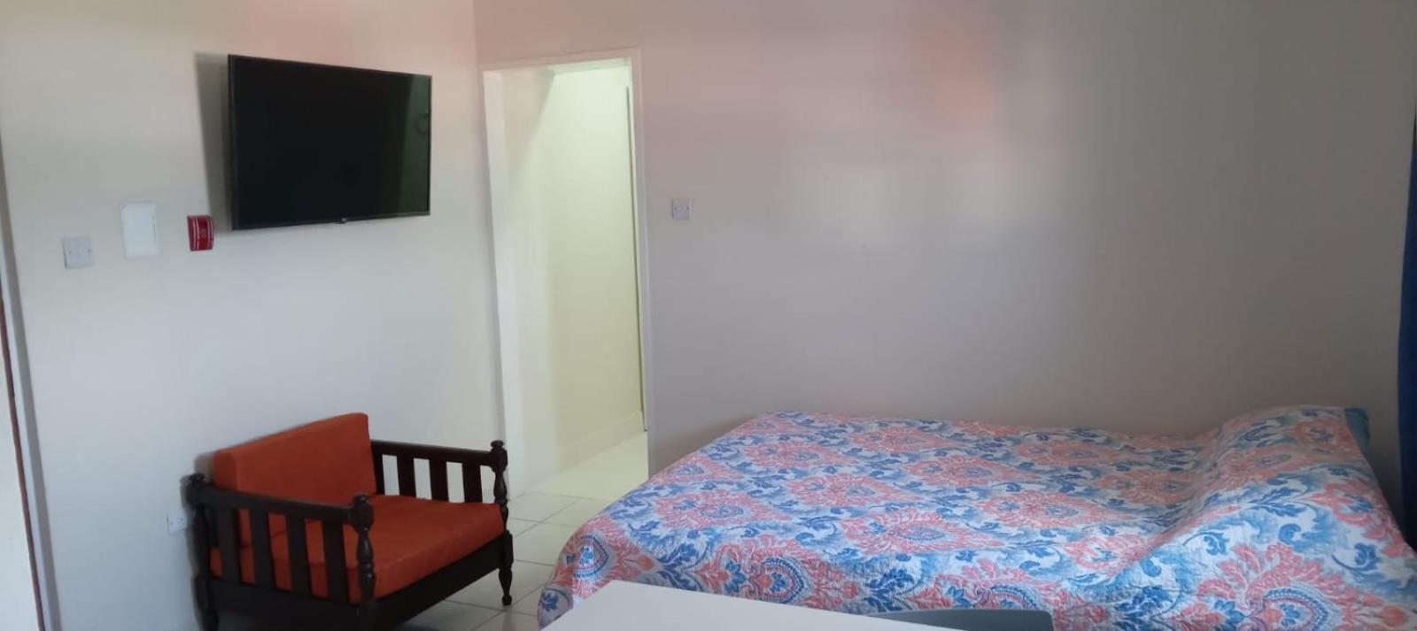 Hastings Towers Studio Apt Opp Sea, Beach, Restaurants & Bars