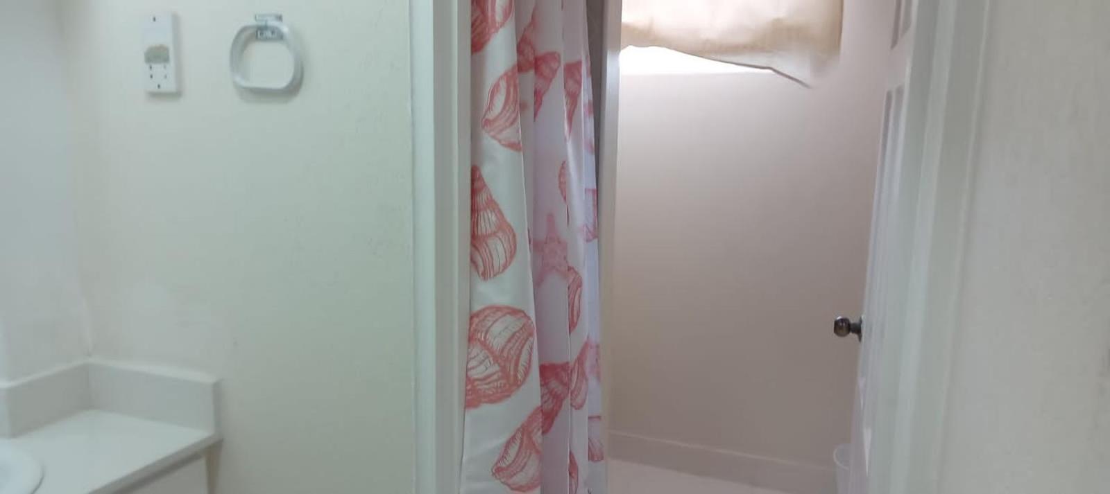 Hastings Towers Studio Apt Opp Sea, Beach, Restaurants & Bars