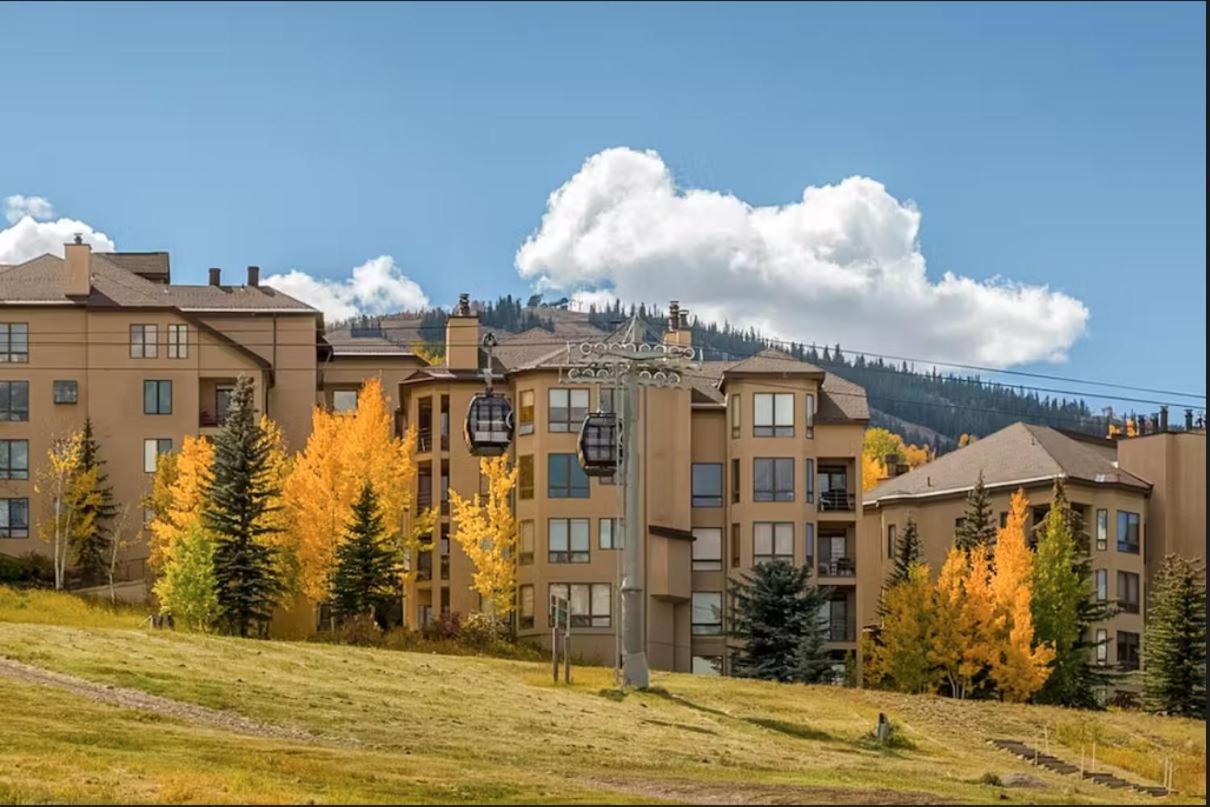 Chamonix 41, Snowmass Ski-In/Ski-Out Condo w/Washer/Dryer/Free WiFi