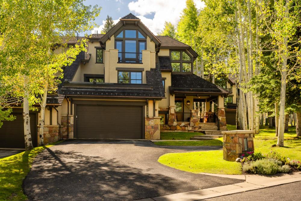 Owl Creek 20, Luxury family home with private balcony, deck, hot tub, and patio - near lifts! view 4