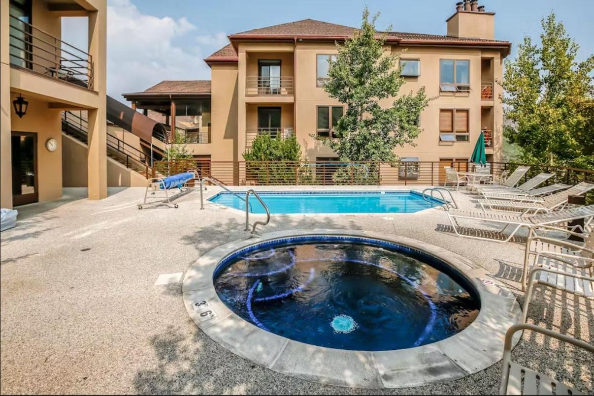 Chamonix 46, Snowmass Ski-In/Ski-Out Condo w/Shared Hot Tub/Pool view 5