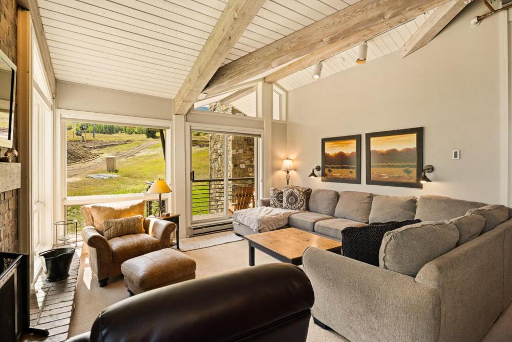 Enclave 305, Snowmass Ski-In/Ski-Out Condo w/Shared Pool/Hot Tub view 5