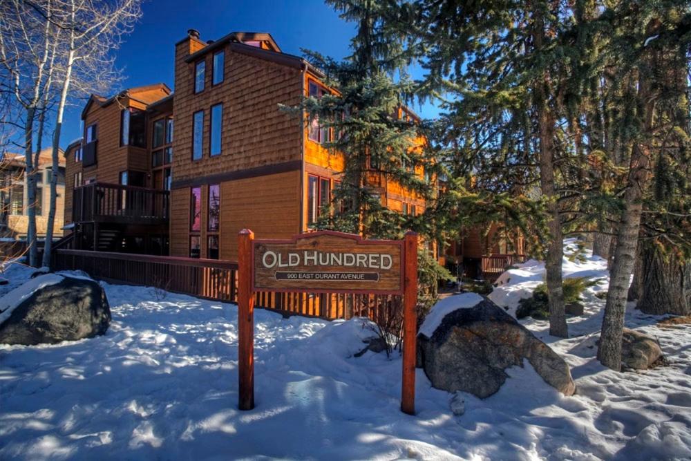 Old Hundred Unit 102, Townhouse with Treetop Views & Excellent Location, 3 Blocks to Ski Slopes