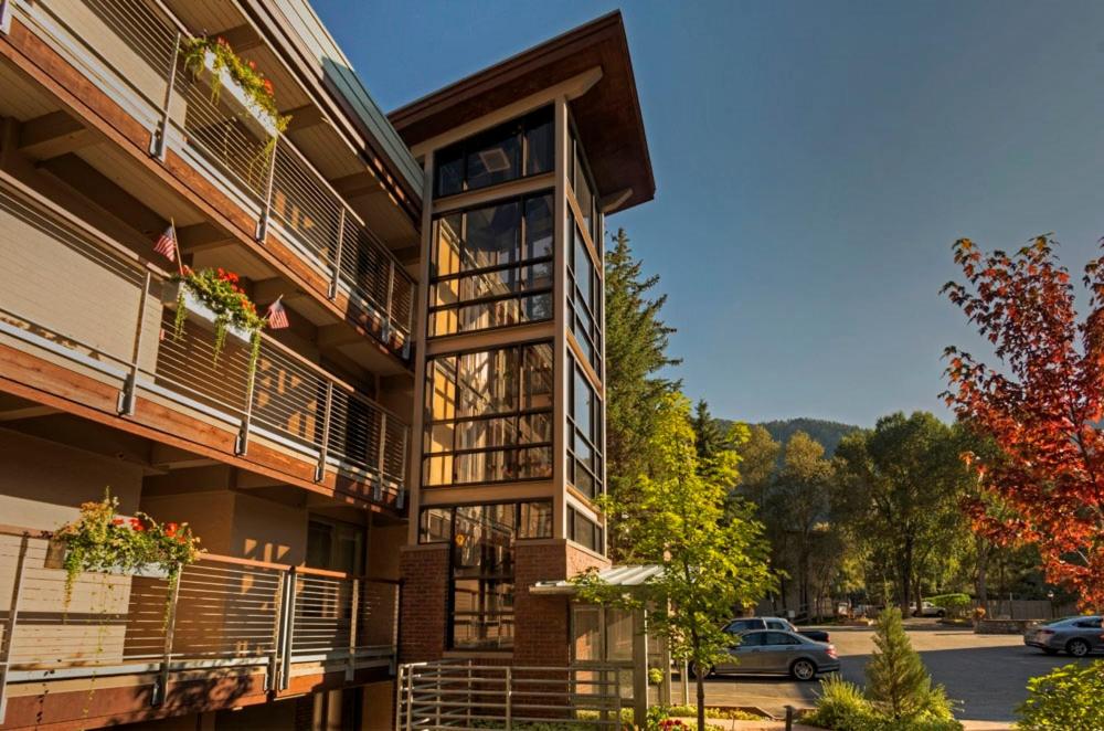 Chateau Eau Claire Unit 1, Stylish Condo Overlooking the River, Walking Distance to Downtown view 4