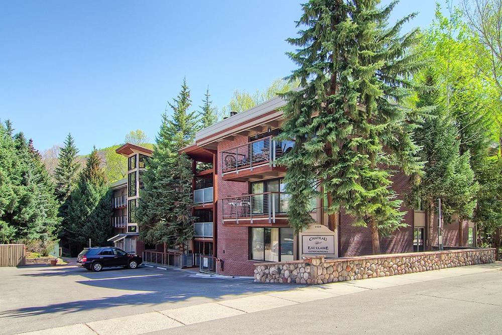 Chateau Eau Claire Unit 1, Stylish Condo Overlooking the River, Walking Distance to Downtown view 5