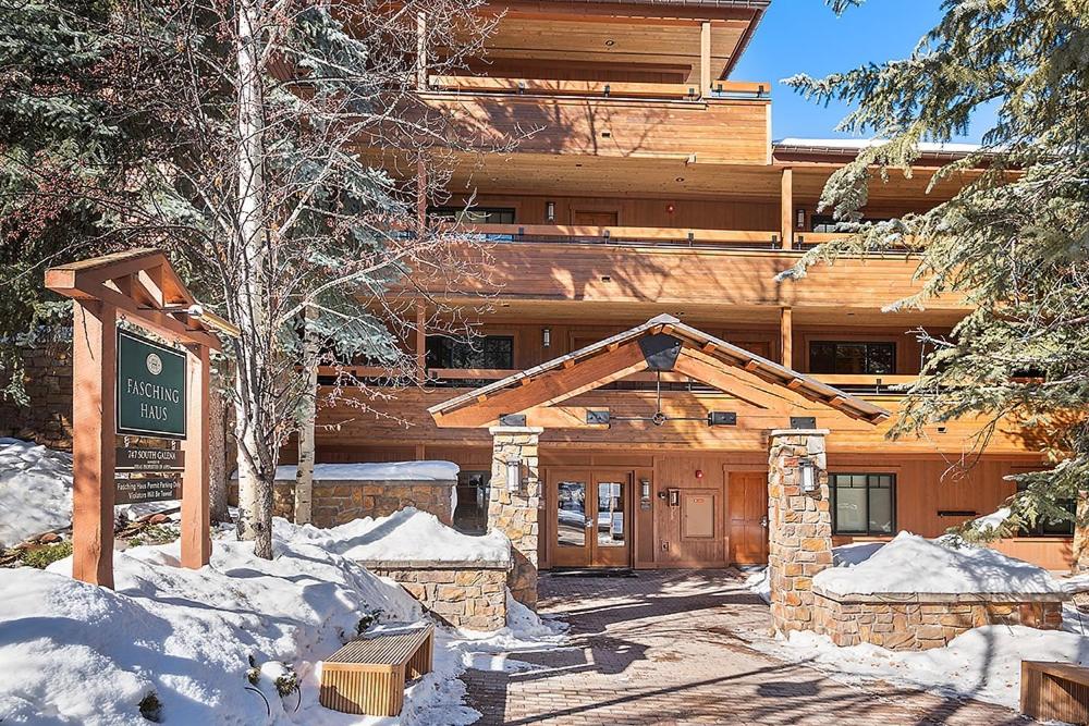 Hotel Fasching Haus Unit 180, Cozy, Deluxe Condo with Private Deck, 2 Blocks from Downtown - Image 1