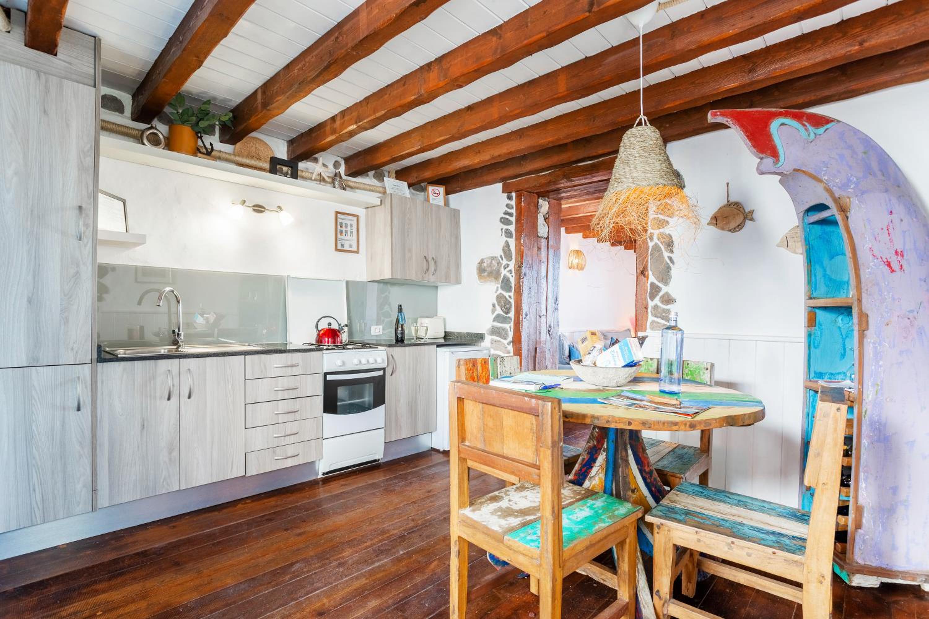 Eco Fisherman's Seafront Cottage - Fantastic Views - Private Courtyard view 2