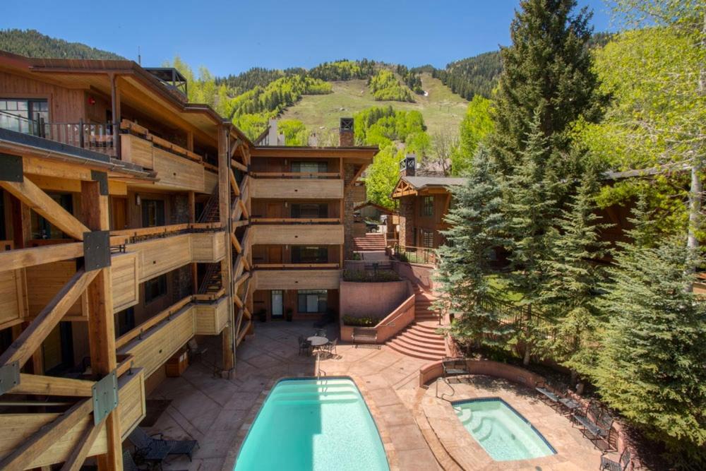 Fasching Haus Unit 8, Deluxe Condo w/ A/C, Private Deck, 2 Blocks to Downtown view 2