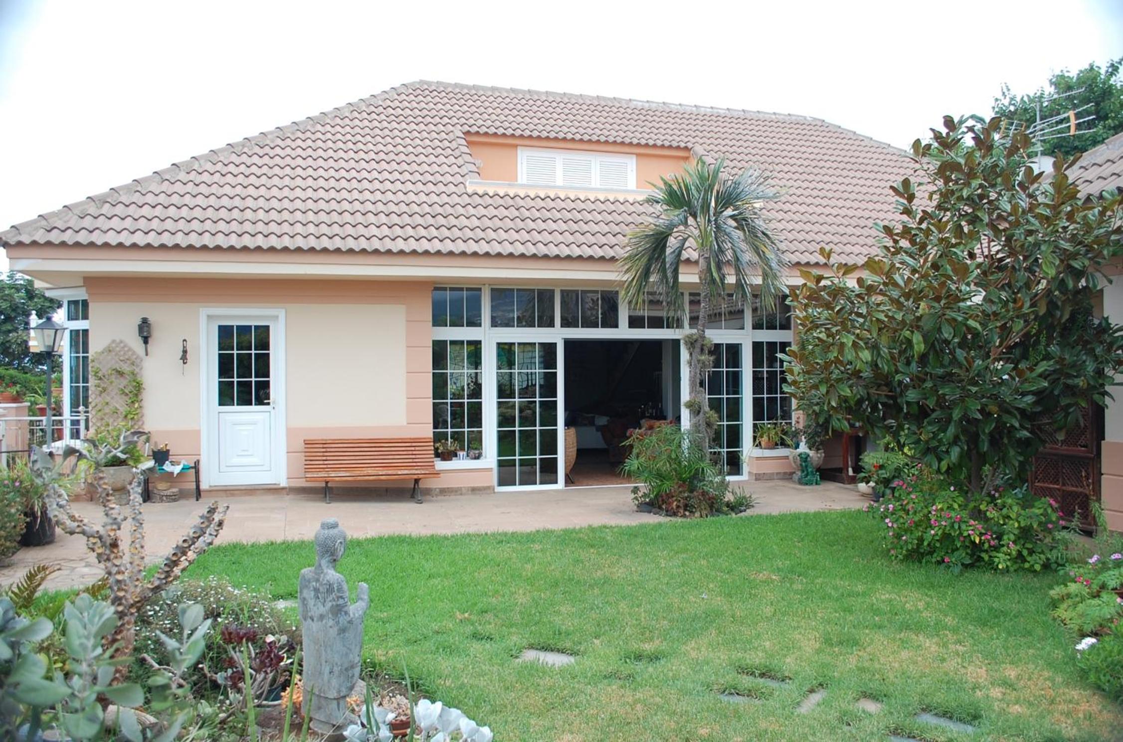 Luxury Villa with Pool Sea and Mountain Views in Puerto de la Cruz view 3