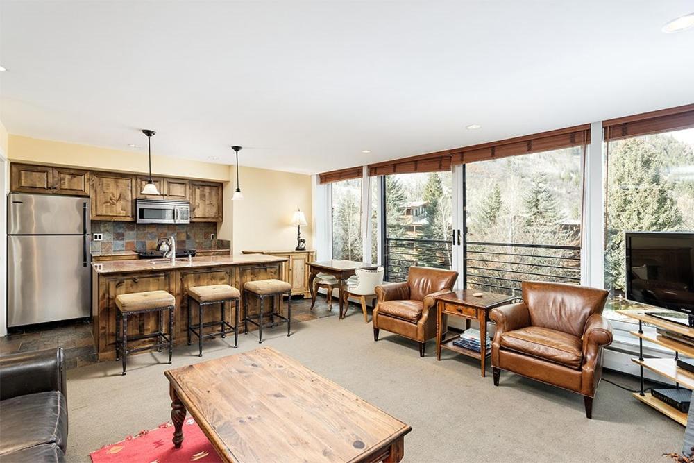Durant Unit A101, Centrally Located, Sunny Condo with Great Views, A/C  Fireplace - Property Image 2