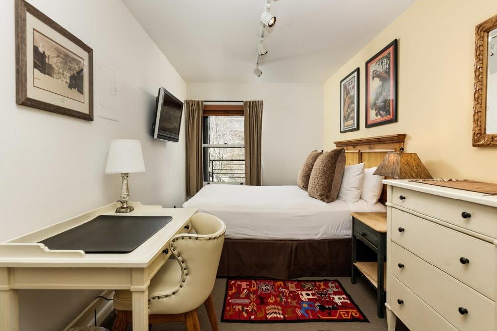 Durant Unit A101, Centrally Located, Sunny Condo with Great Views, A/C  Fireplace - Property Image 4