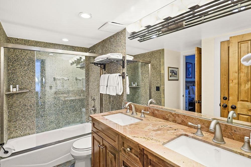 Durant Unit A101, Centrally Located, Sunny Condo with Great Views, A/C  Fireplace - Property Image 5