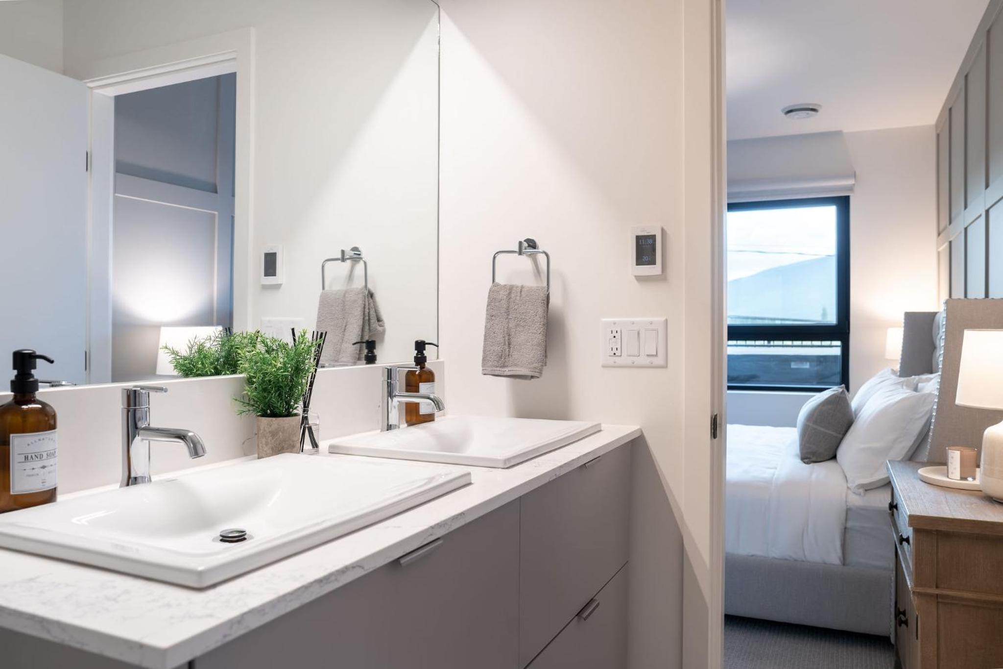 Stoked 4Ever - Revelstoke Condo (+Hot Tub)