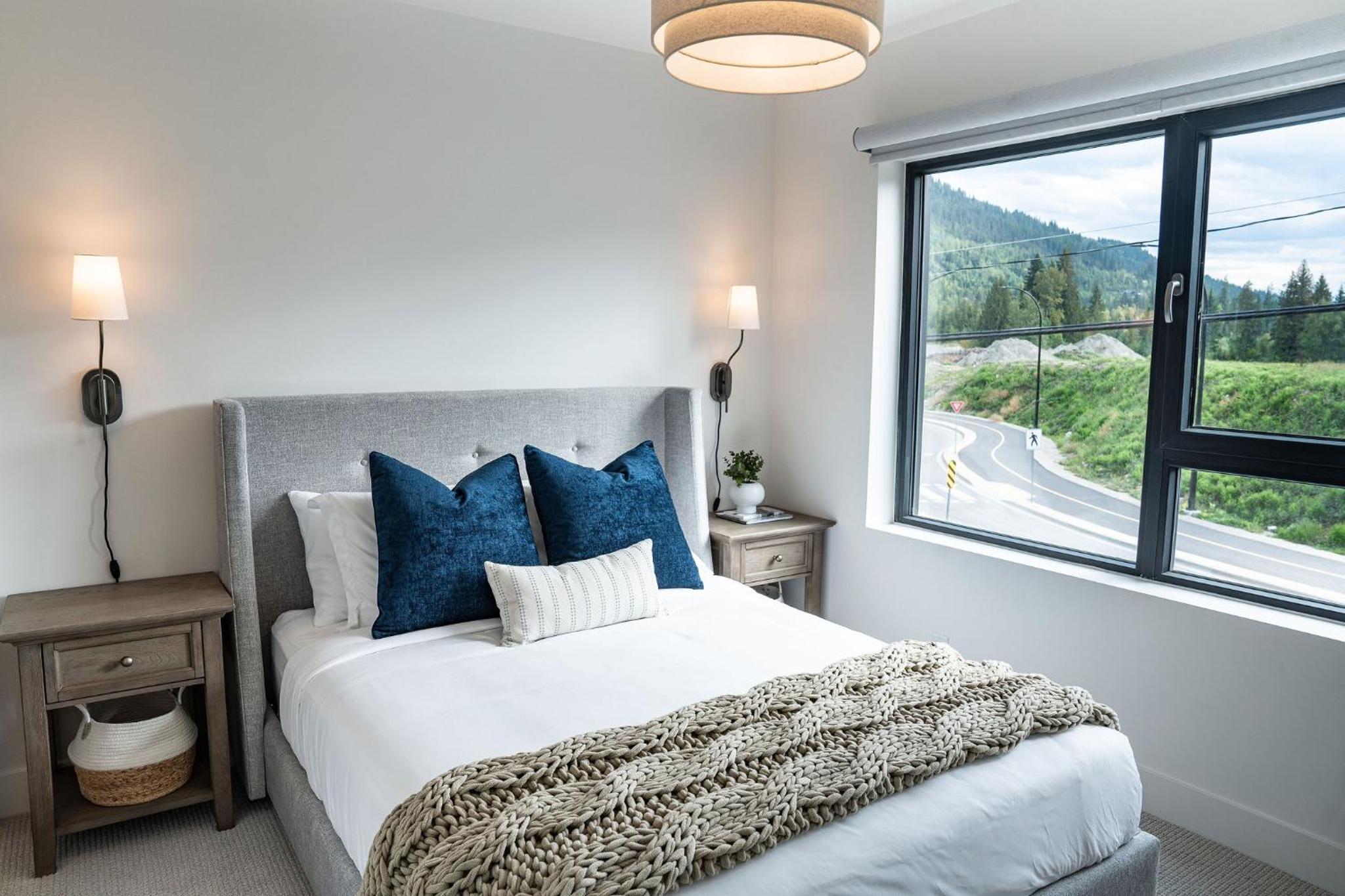 Stoked 4Ever - Revelstoke Condo (+Hot Tub)