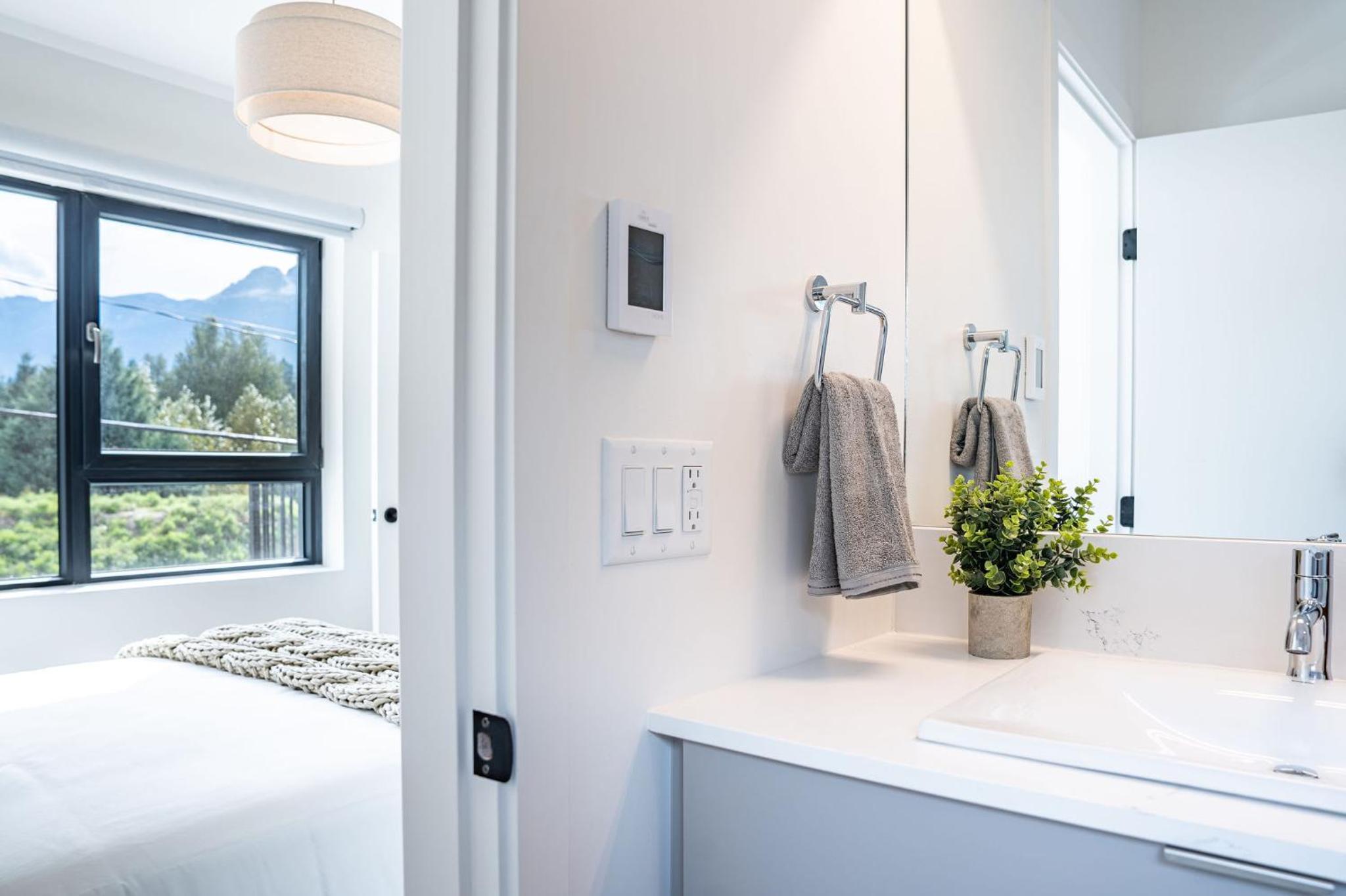 Stoked 4Ever - Revelstoke Condo (+Hot Tub)