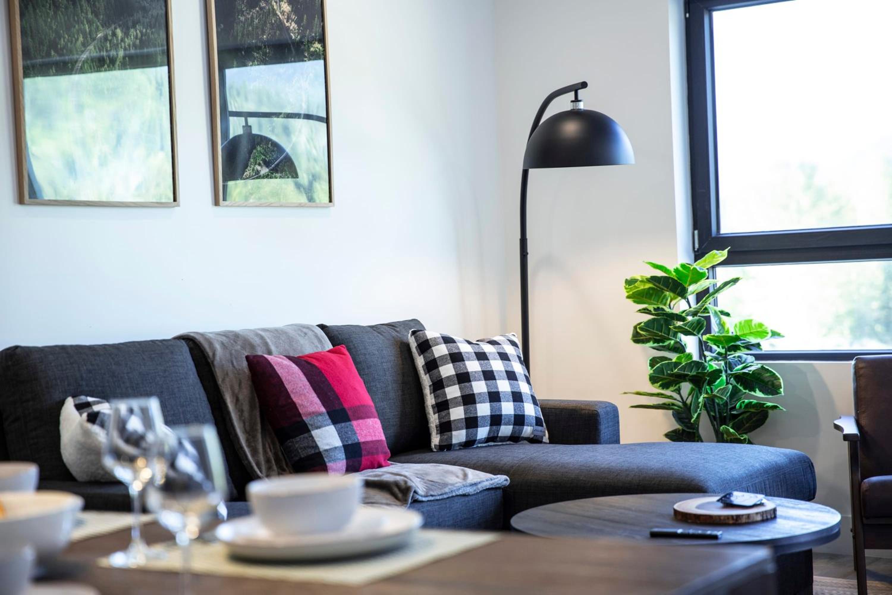 Selkirk Powder Dream - Cozy Condo (+Hot Tub)