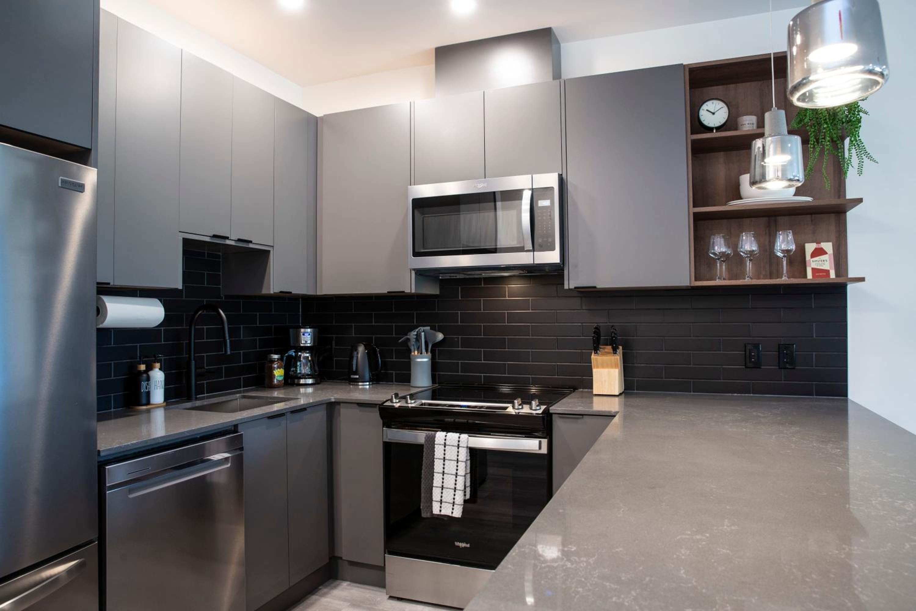 Selkirk Powder Dream - Cozy Condo (+Hot Tub)