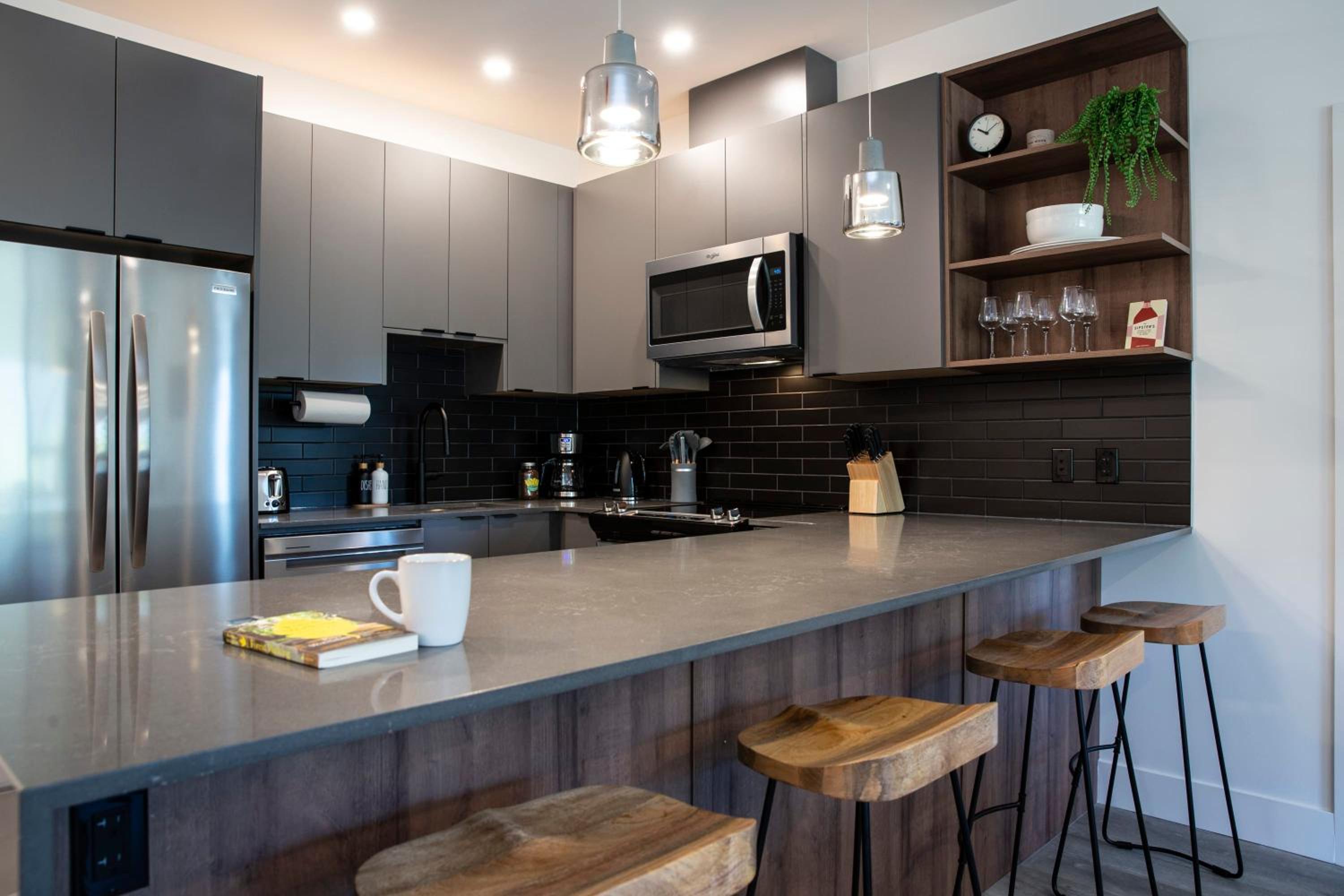 Selkirk Powder Dream - Cozy Condo (+Hot Tub)