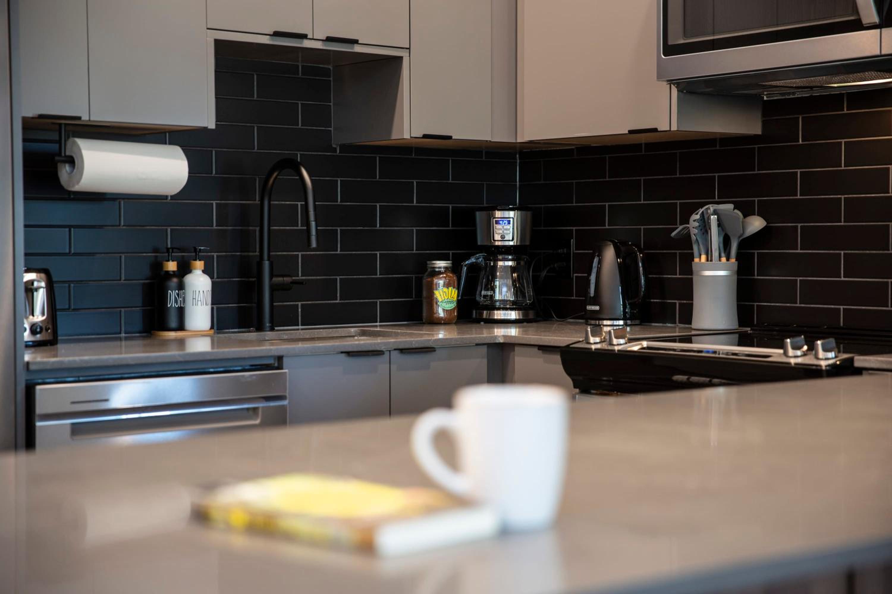 Selkirk Powder Dream - Cozy Condo (+Hot Tub)
