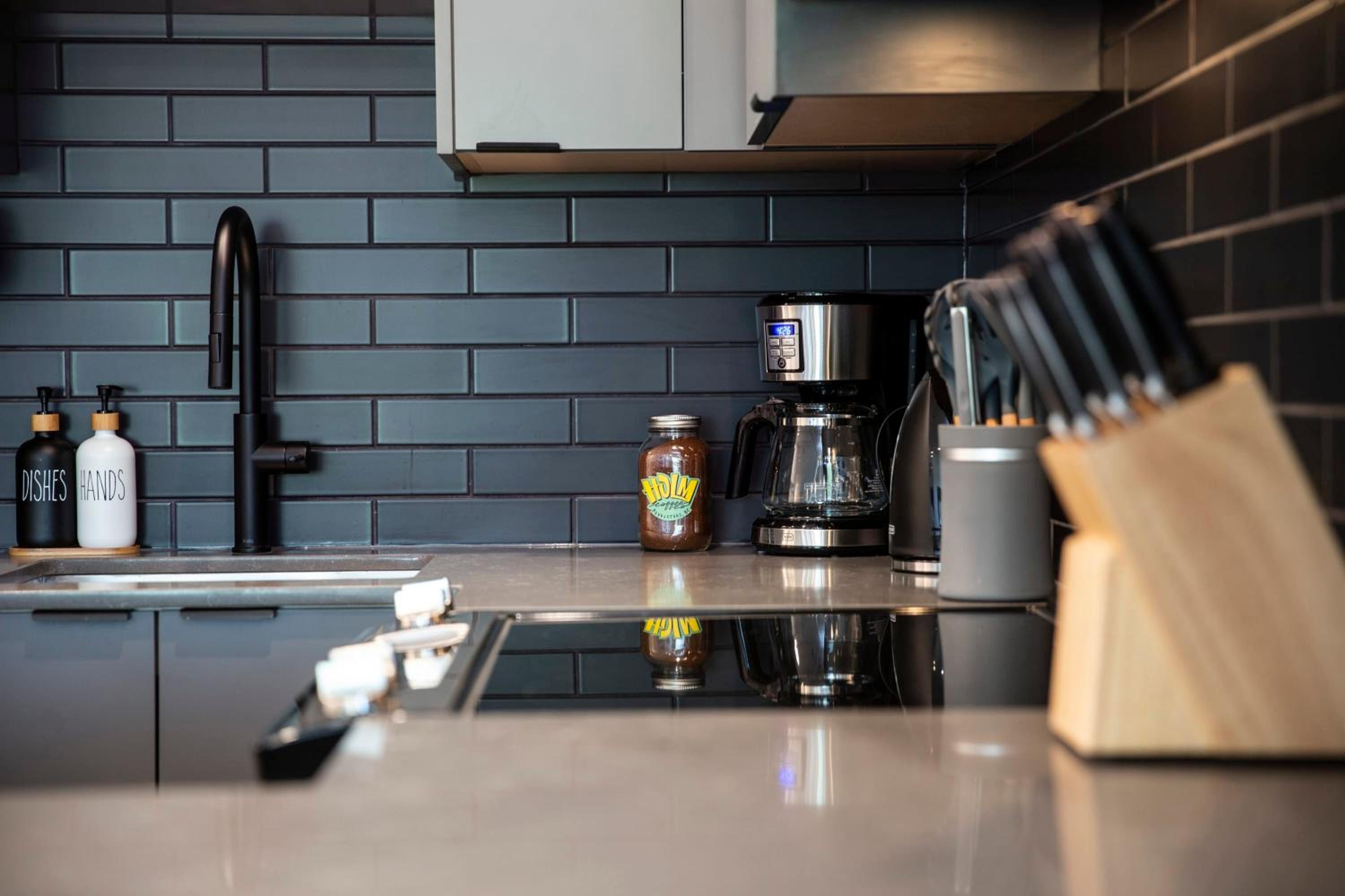 Selkirk Powder Dream - Cozy Condo (+Hot Tub)