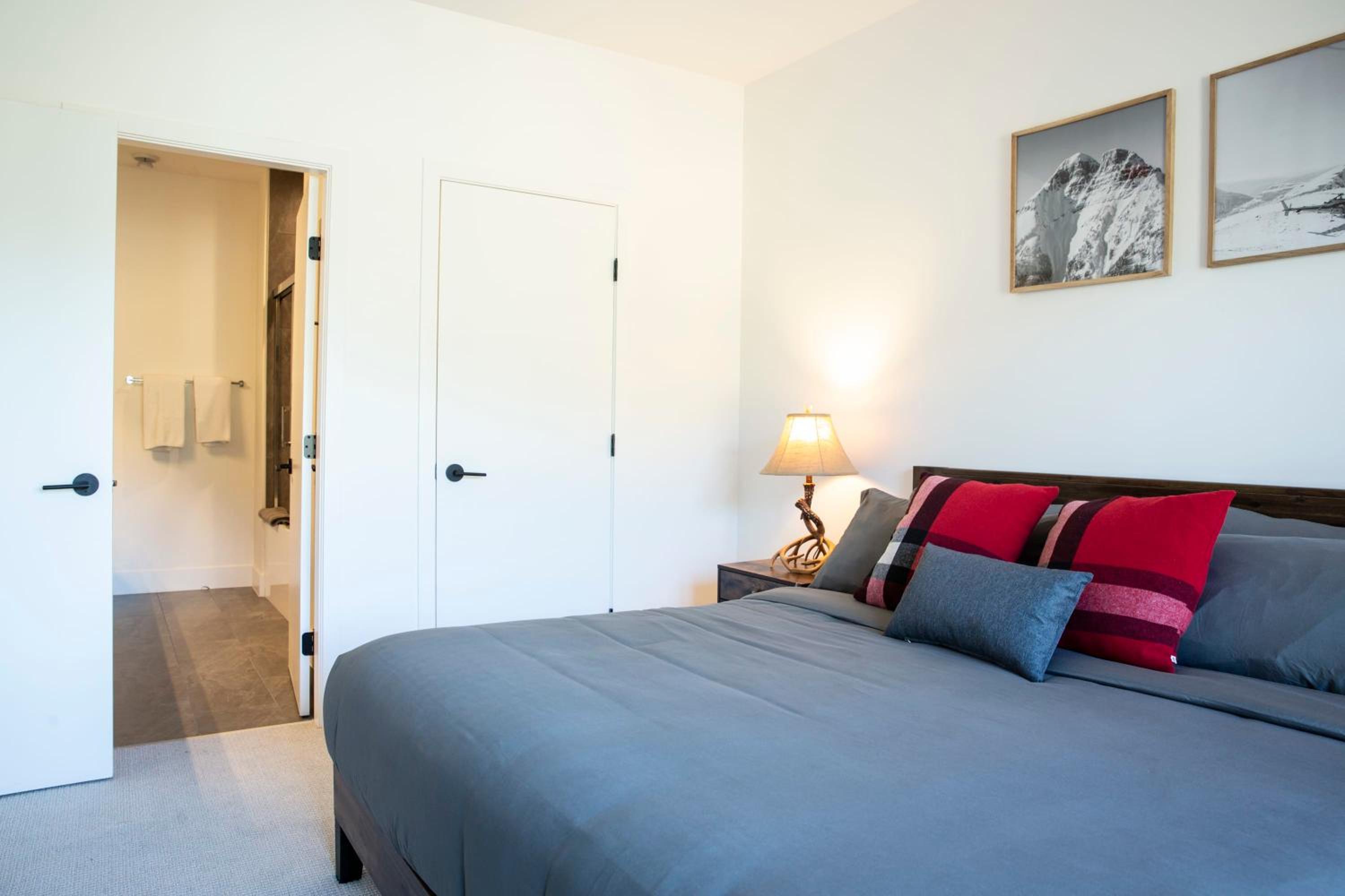 Selkirk Powder Dream - Cozy Condo (+Hot Tub)