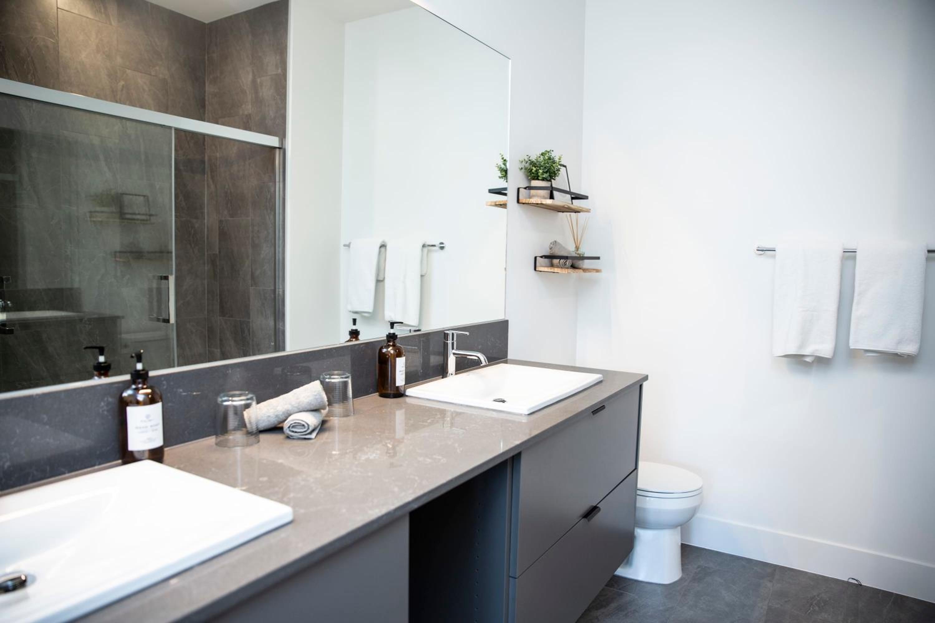 Selkirk Powder Dream - Cozy Condo (+Hot Tub)