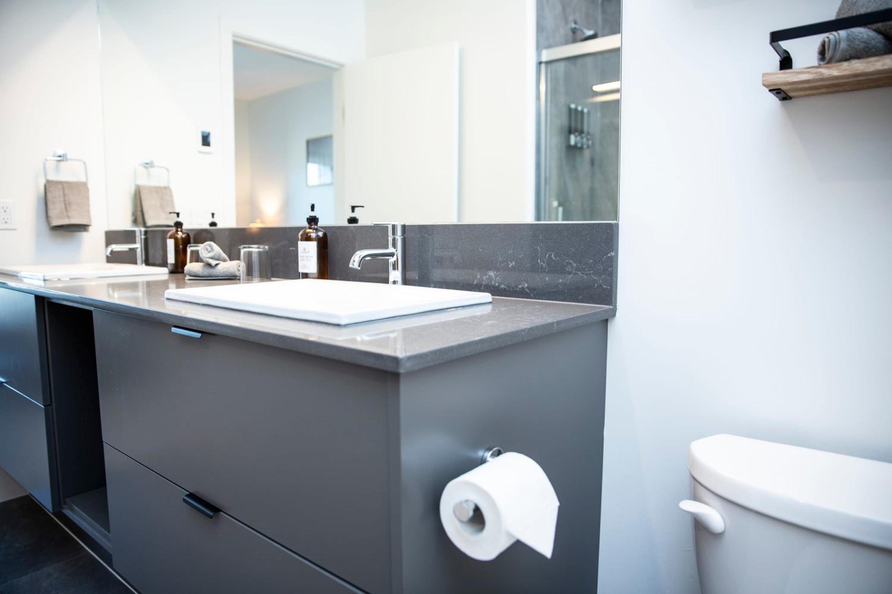 Selkirk Powder Dream - Cozy Condo (+Hot Tub)