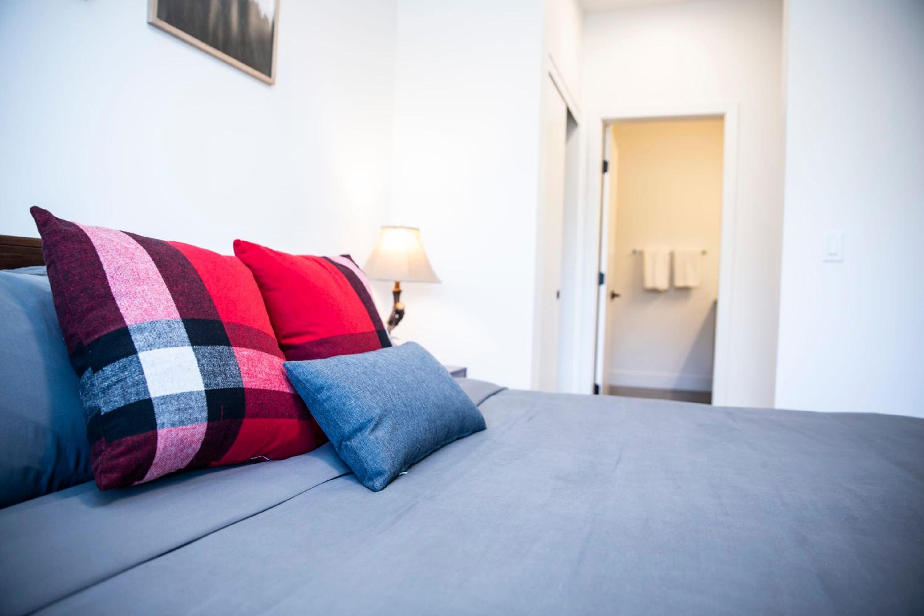 Selkirk Powder Dream - Cozy Condo (+Hot Tub)
