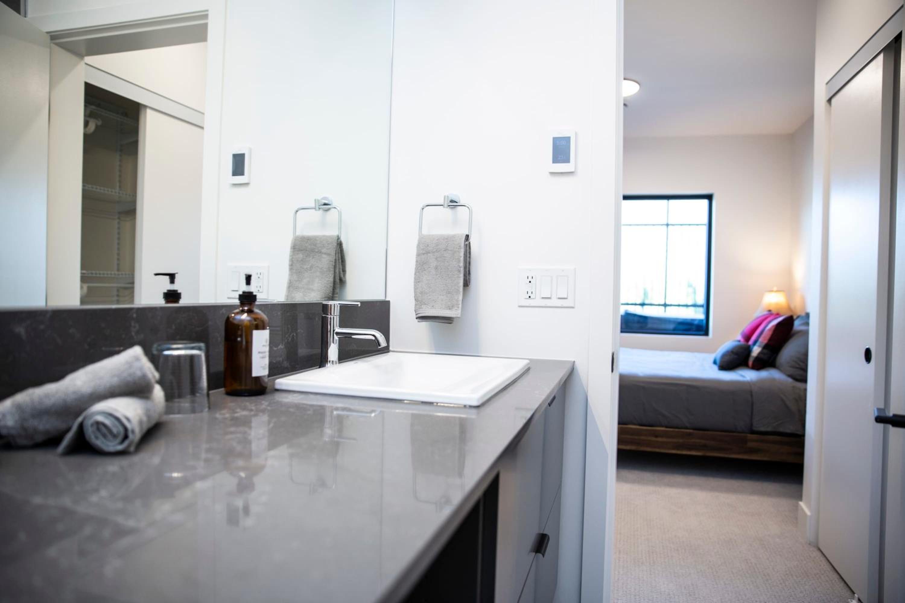 Selkirk Powder Dream - Cozy Condo (+Hot Tub)