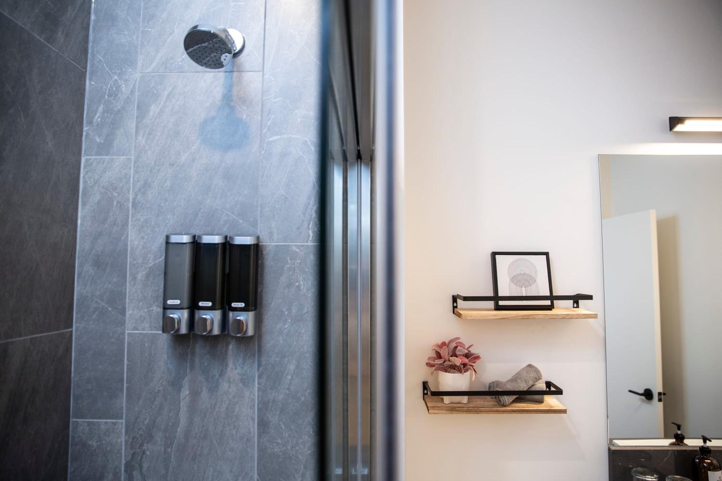 Selkirk Powder Dream - Cozy Condo (+Hot Tub)