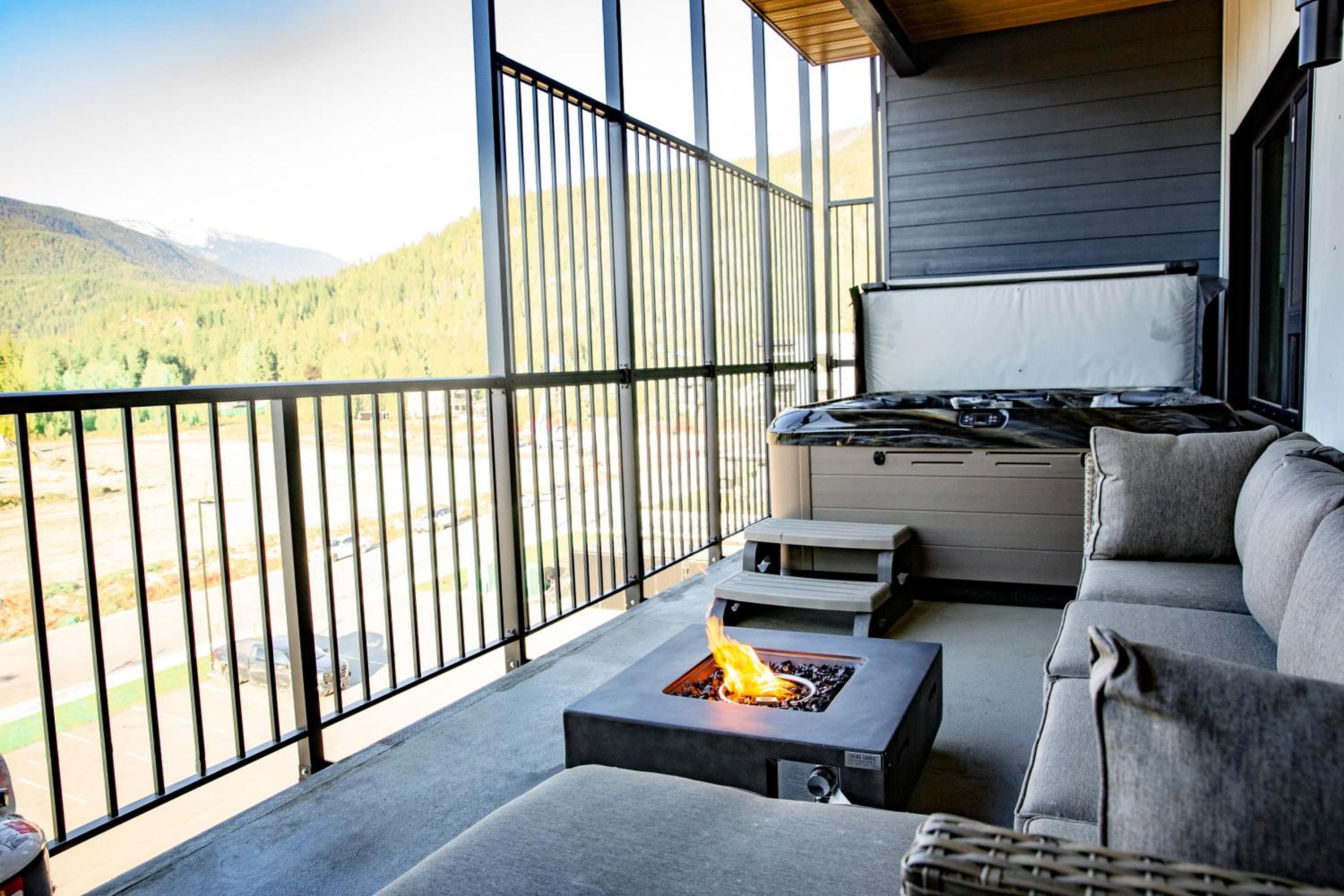 Selkirk Powder Dream - Cozy Condo (+Hot Tub)
