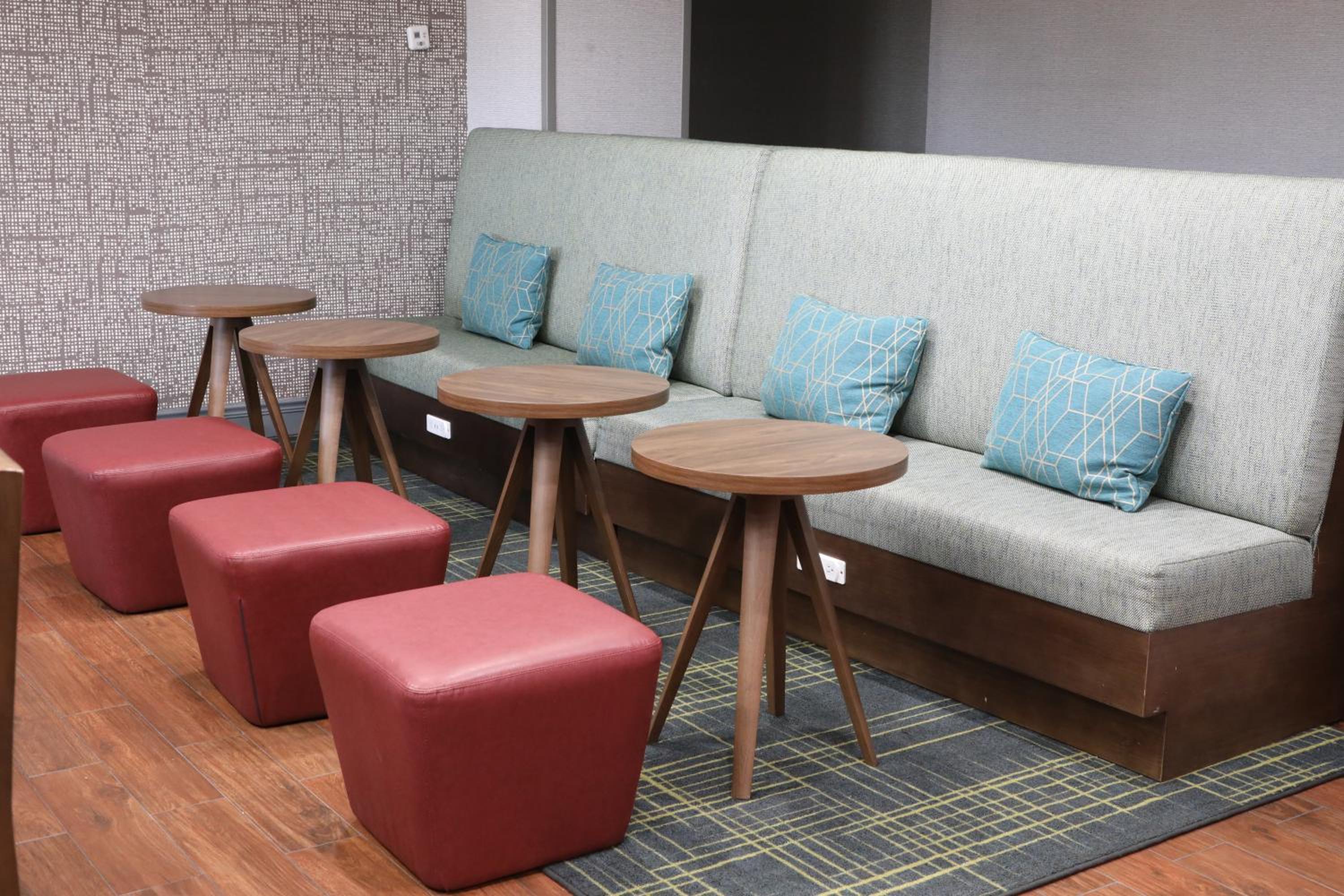Hutchinson Vacations - Hampton Inn Hutchinson - Property Image 12
