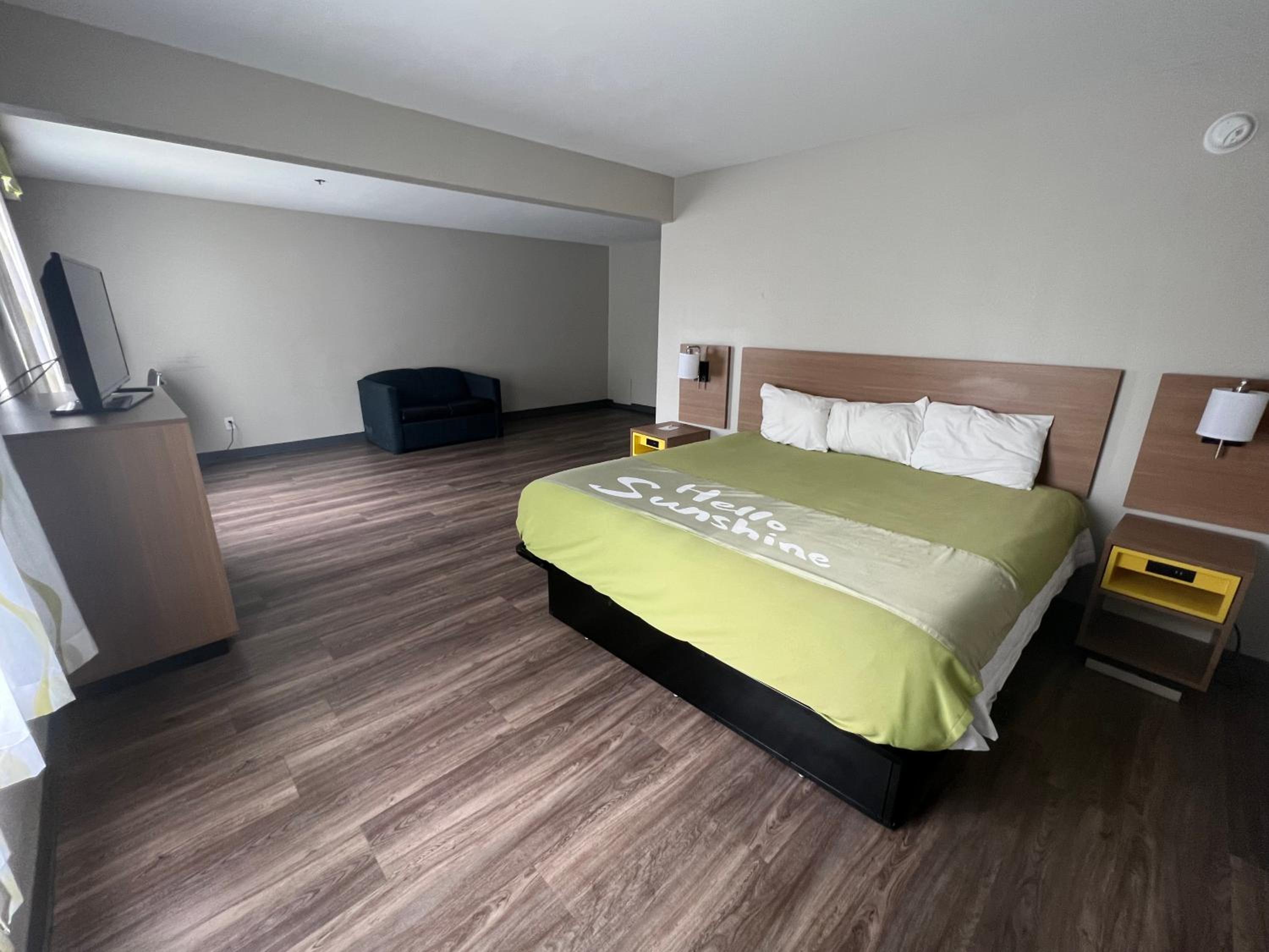 Days Inn by Wyndham Louisburg view 3