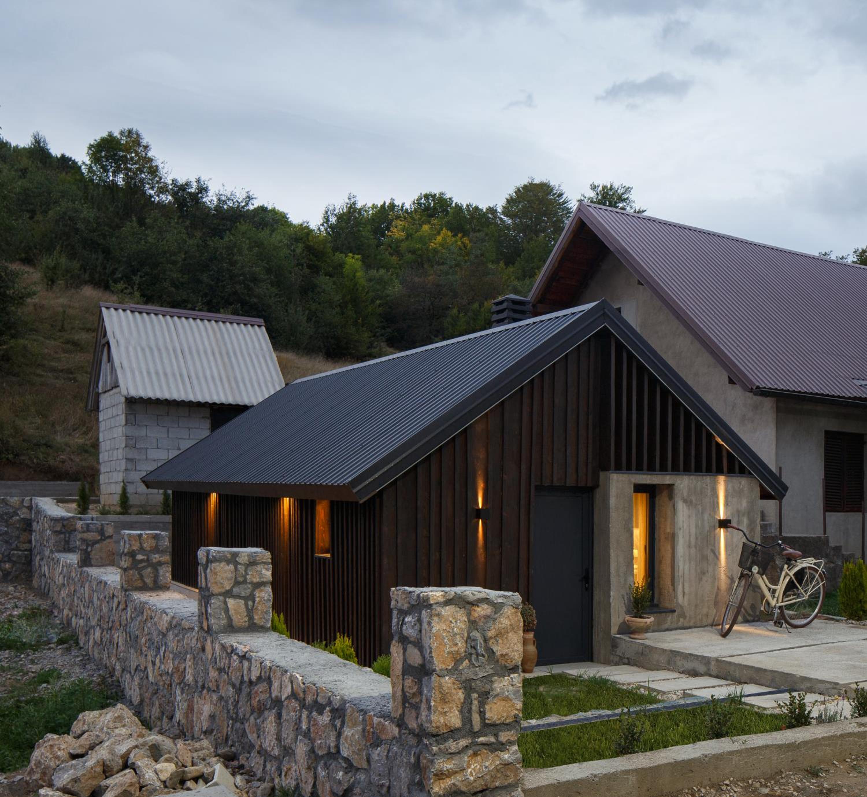 Wood cabin Kolasin view 2