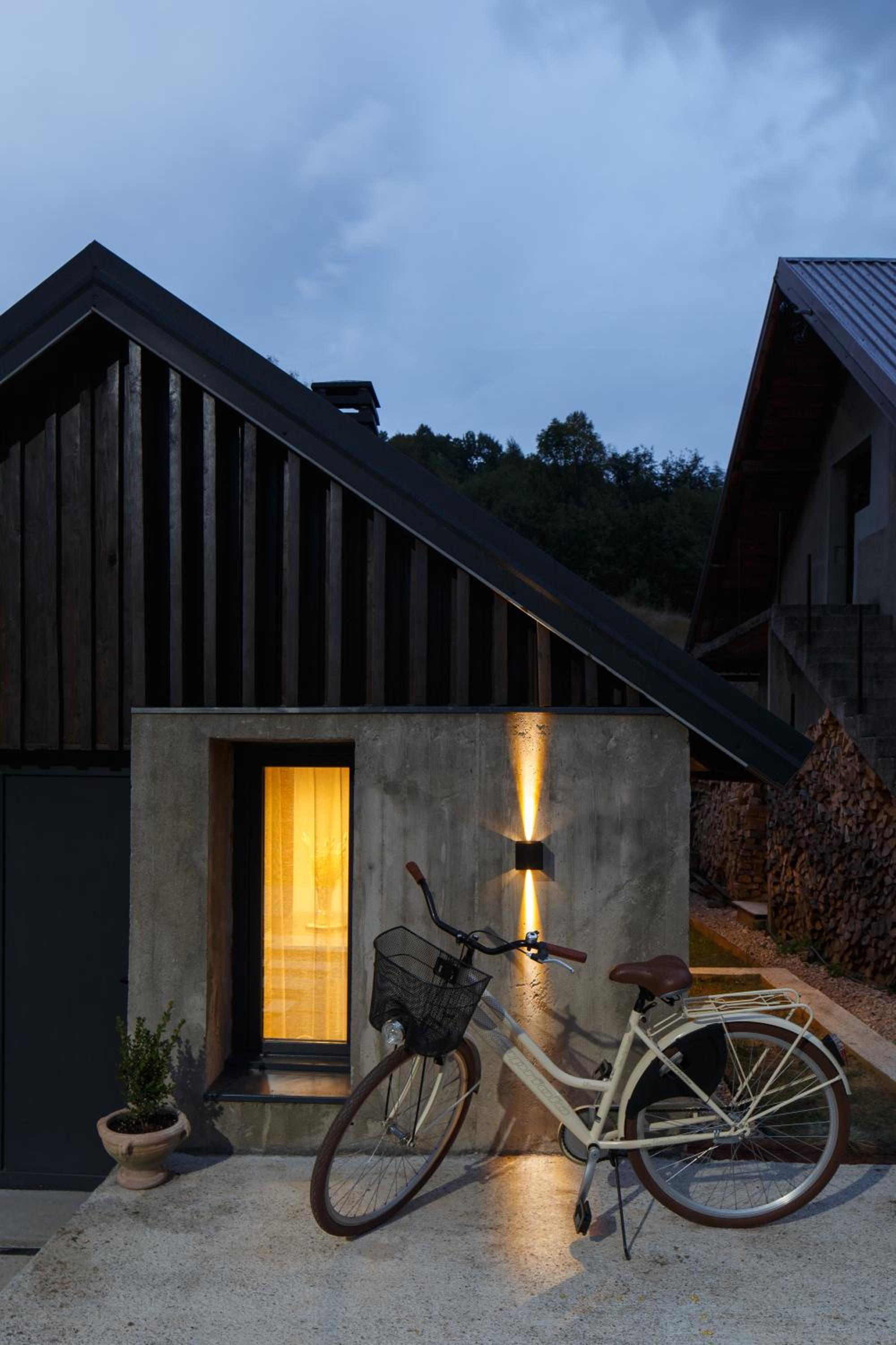 Wood cabin Kolasin view 3