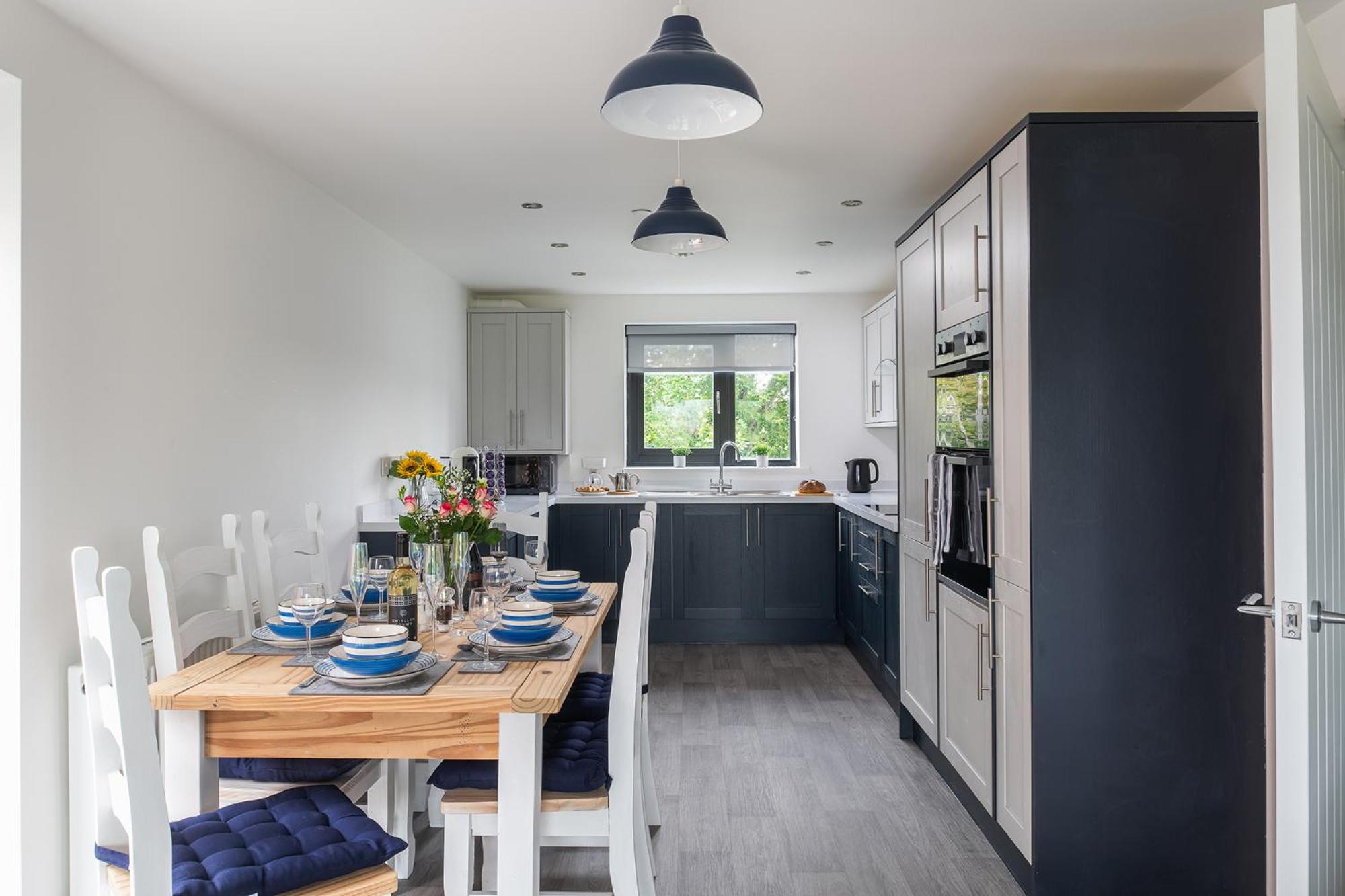 Spacious and modern family apartment, central and within walking distance to local amenities view 5