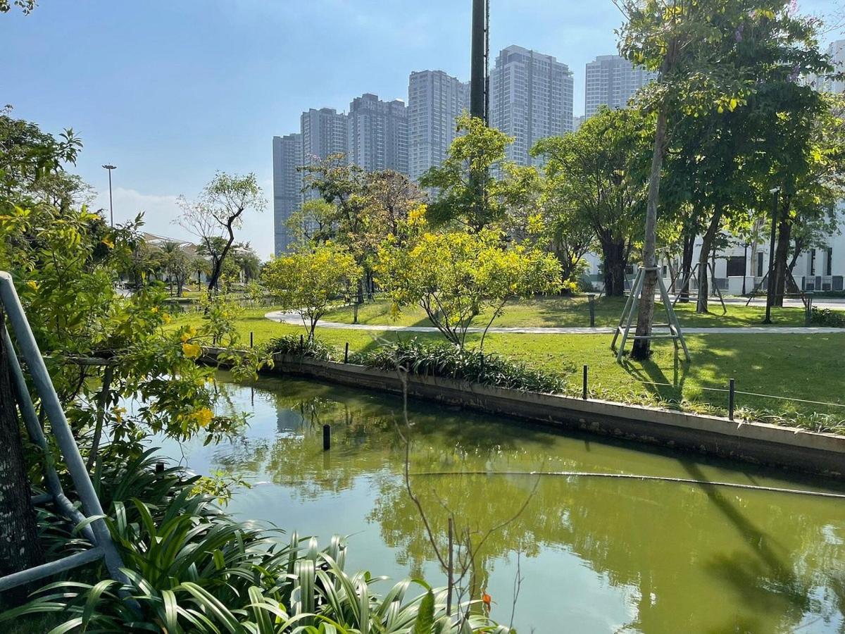 2BR Luxury SaiGon river view Landmark 81 CP Apartment