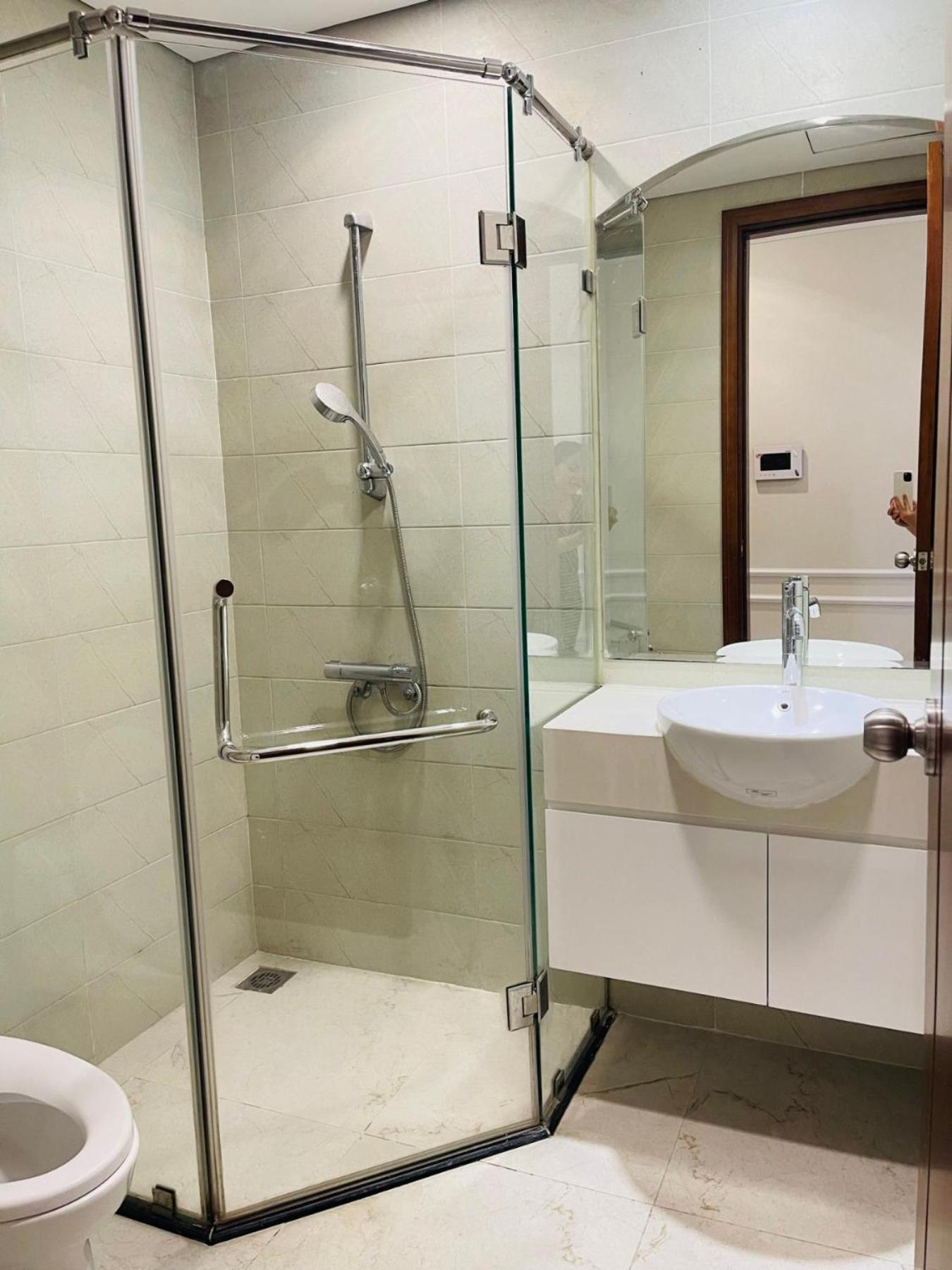 2BR Luxury SaiGon river view Landmark 81 CP Apartment