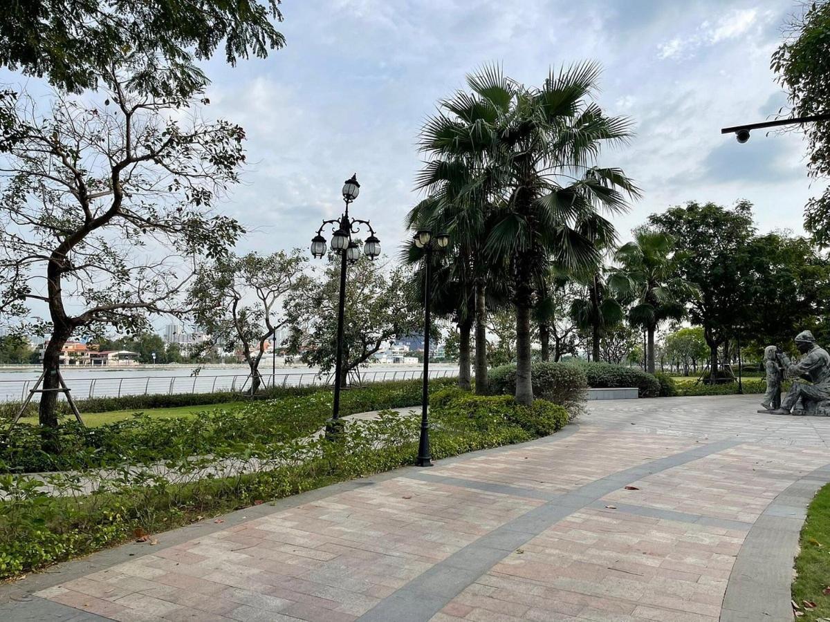 2BR Luxury SaiGon river view Landmark 81 CP Apartment