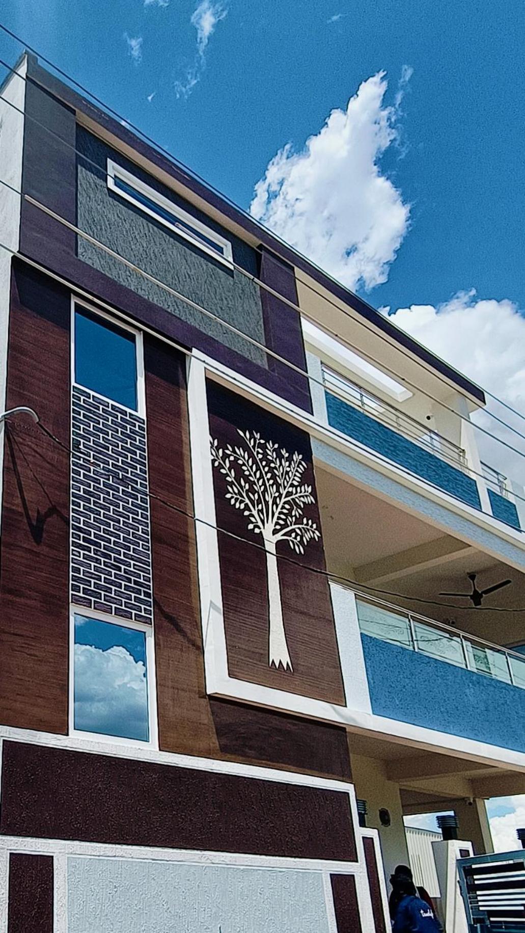 TrueLife - Chinmai Nivas - Breakfast Included - Modern 2BHK homes for families - Tirumala Mountain View - Fast WiFi - Many restaurants nearby - Hall, AC be