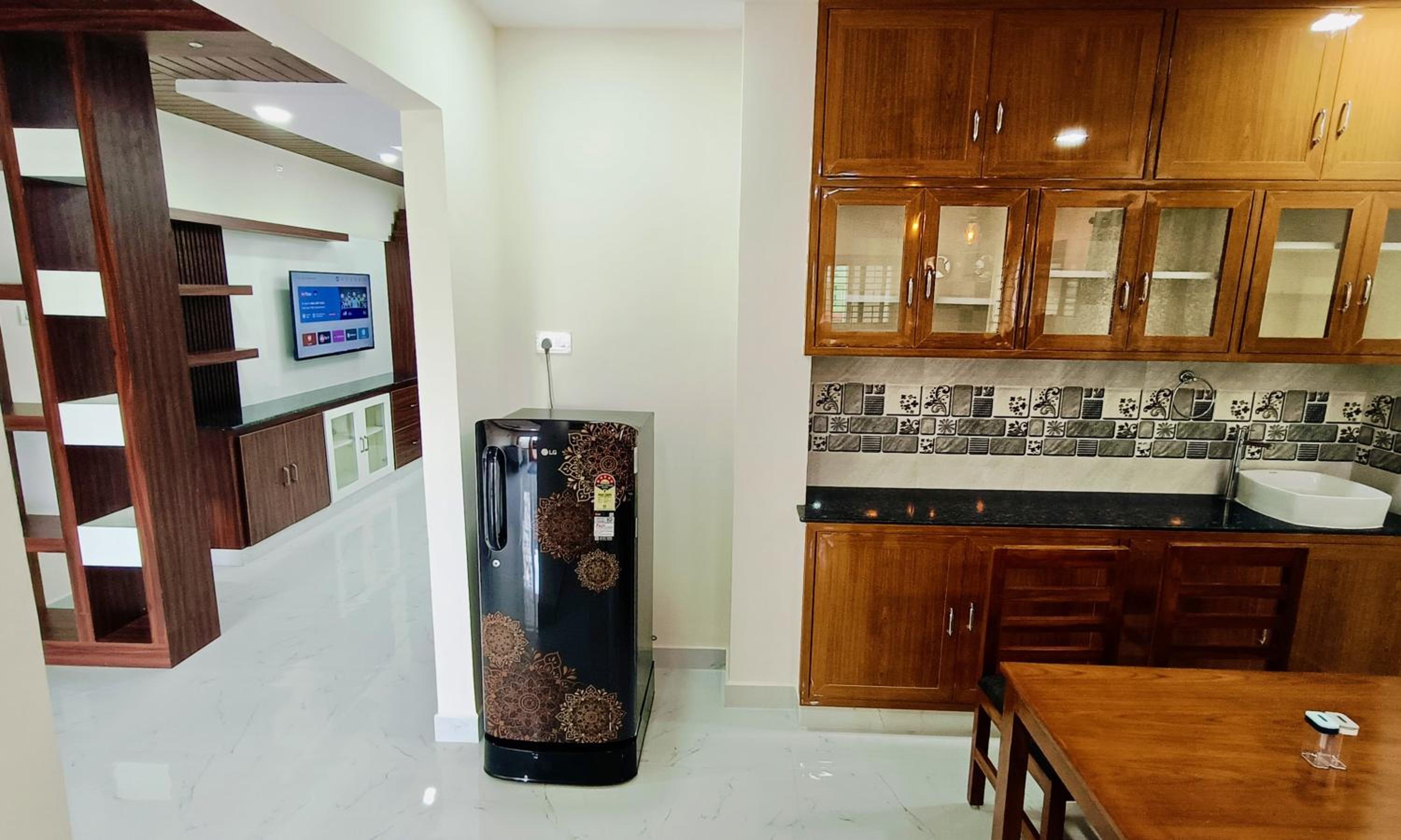 TrueLife - Chinmai Nivas - Breakfast Included - Modern 2BHK homes for families - Tirumala Mountain View - Fast WiFi - Many restaurants nearby - Hall, AC be view 3