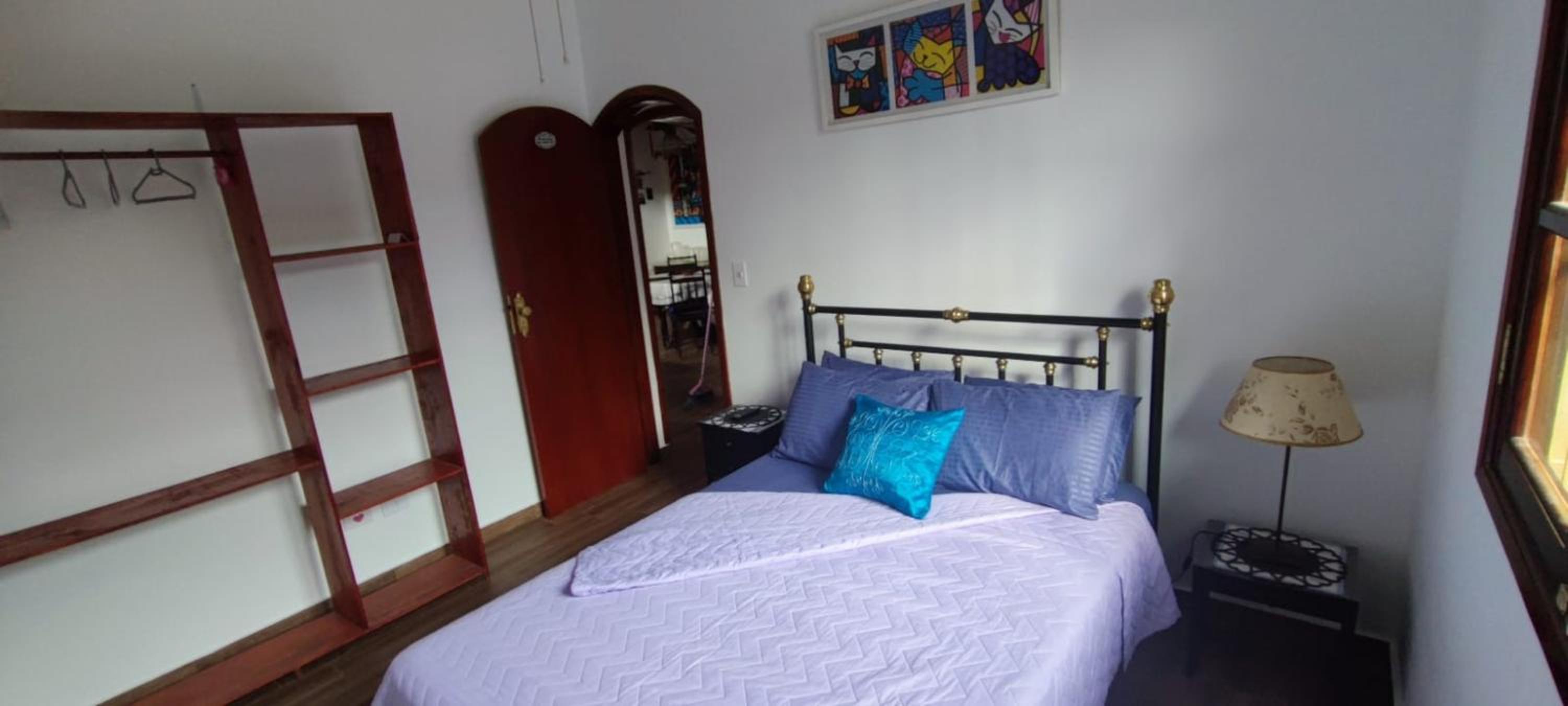 Casa Rosa de Peruíbe - Casa de Temporada 3 dormitórios, 10 hóspedes, piscina, wi-fi, netflix, 800 metros da praia