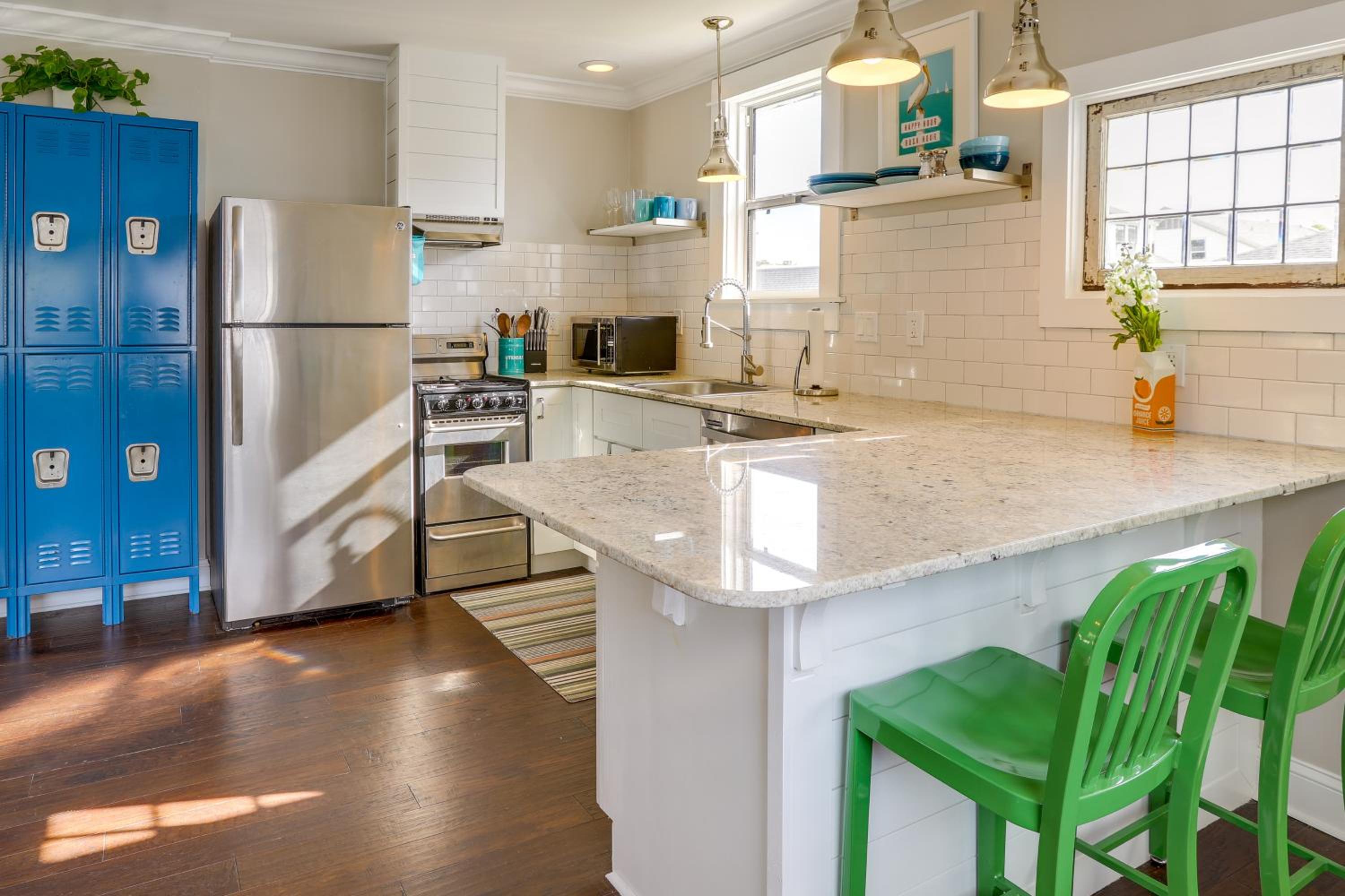 Bright St Petersburg Apartment, Walk to Downtown!