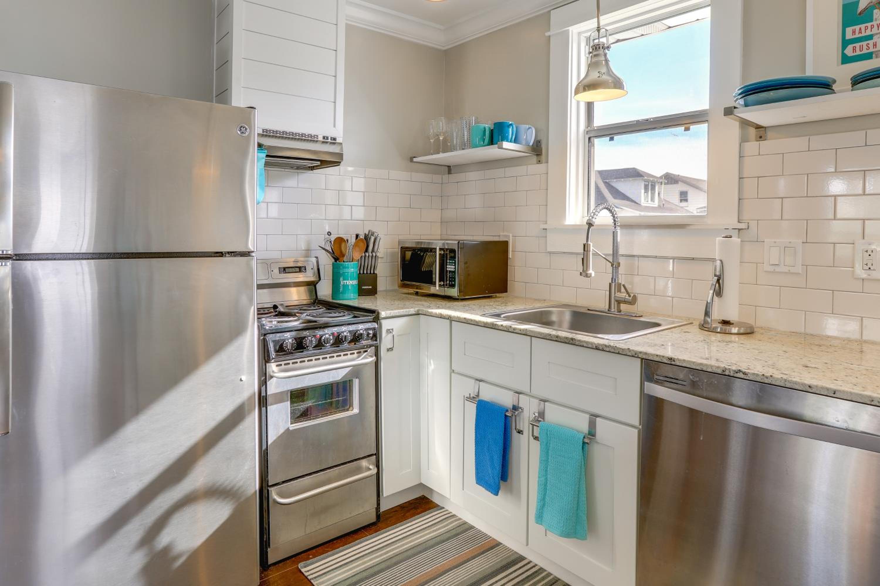 Bright St Petersburg Apartment, Walk to Downtown!